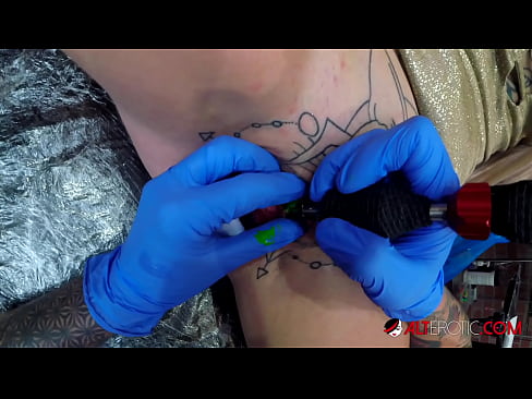 ❤️ Estremamente tatuato hottie Sully Savage ottenuto un tatuaggio sul suo clitoride ☑ Pornoal it.super-vip.top ☑