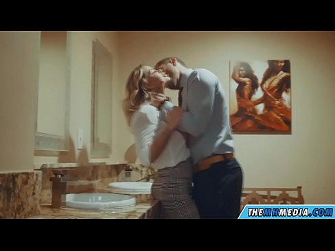❤️ Quando una bionda formosa ti seduce in un bagno pubblico ☑ Pornoal it.super-vip.top ☑